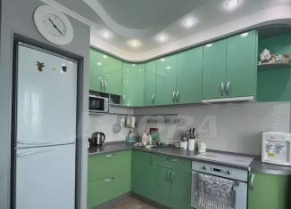2-комнатная квартира в аренду, 80 м2, Тобольск, 10-й микрорайон, 63А