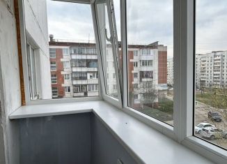 Продаю 4-комнатную квартиру, 62.8 м2, Чайковский, улица Декабристов, 32