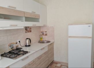 Сдается в аренду однокомнатная квартира, 30 м2, Новороссийск, Парковая улица, 32к42