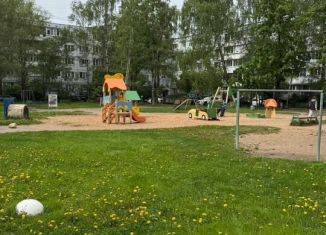 Двухкомнатная квартира на продажу, 50.8 м2, Псковская область, проспект Энтузиастов, 1