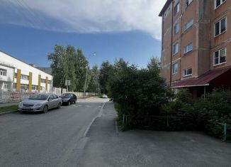 Сдам 2-ком. квартиру, 50 м2, Тобольск, 6-й микрорайон, 27