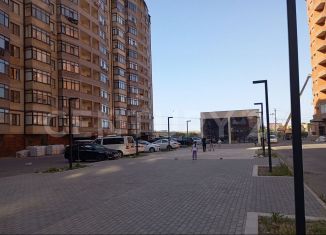 Продается 2-ком. квартира, 74 м2, Махачкала, улица Хаджи Булача, 14, ЖК Ак-Гёль