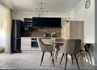 Сдам 1-комнатную квартиру, 70 м2, Сочи, улица Яна Фабрициуса, 7