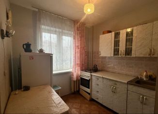 Продаю 2-комнатную квартиру, 45.2 м2, Тюмень, улица Парфёнова, 28