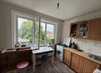 Сдам 1-ком. квартиру, 37 м2, Сочи, улица Воровского, 19, микрорайон Центральный