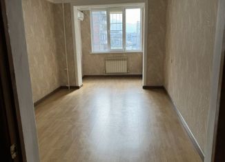 Сдается в аренду 4-ком. квартира, 82 м2, Махачкала, улица Нигматулы Магомедова, 83к1