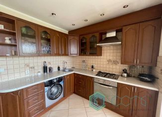 Продажа трехкомнатной квартиры, 86 м2, Калининград, улица Александра Суворова, 42