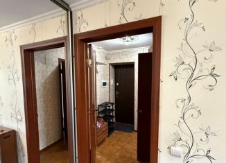 Сдаю 2-ком. квартиру, 40 м2, Лобня, Деповская улица, 17