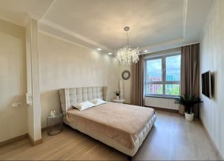 Сдам 2-ком. квартиру, 82 м2, Калининград, улица Сержанта Колоскова, 8