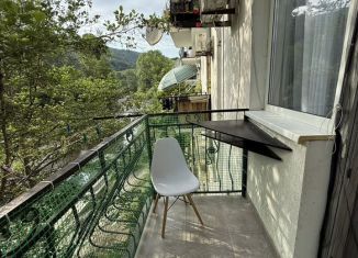 Сдаю в аренду 2-ком. квартиру, 45 м2, Сочи, Береговая улица, 1А