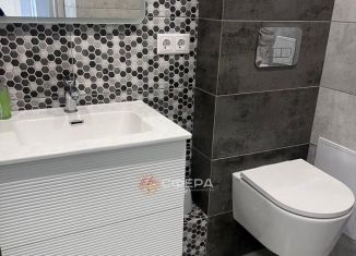 Сдаю в аренду двухкомнатную квартиру, 58 м2, Новосибирск, улица Адриена Лежена, 38, метро Золотая Нива