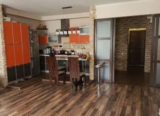 Сдается в аренду 4-комнатная квартира, 300 м2, Ульяновск, улица Фурманова, 39/58, Ленинский район