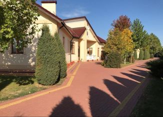 Продается дом, 600 м2, село Новоукраинское, 03К-042, 16-й километр