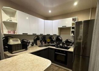 Аренда трехкомнатной квартиры, 72 м2, Астрахань, улица Куликова, 38