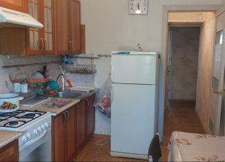 Сдаю в аренду трехкомнатную квартиру, 80 м2, Ленинградская область, Советская улица, 3