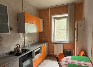 Сдам 3-ком. квартиру, 60 м2, Астрахань, улица Николая Островского, 160к2