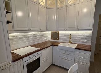 Сдается 1-комнатная квартира, 35 м2, Тюмень, улица Парада Победы, 7