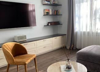 Сдается в аренду двухкомнатная квартира, 70 м2, Москва, Комсомольский проспект, 33/11, ЦАО