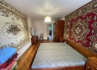 Сдам 3-комнатную квартиру, 70 м2, Гатчина, Красноармейский проспект, 34