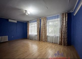 Сдается в аренду 2-комнатная квартира, 56 м2, Крымск, улица Маршала Жукова, 14