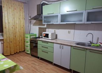 Аренда двухкомнатной квартиры, 60 м2, Астрахань, площадь Карла Маркса, 33к1