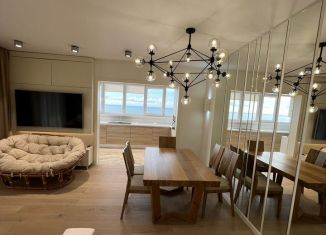 Сдам в аренду трехкомнатную квартиру, 180 м2, Сочи, улица Яна Фабрициуса, 2/9, микрорайон Яна Фабрициуса