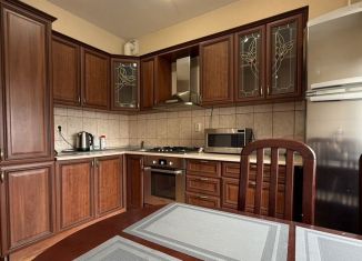 Сдаю в аренду однокомнатную квартиру, 39 м2, Березники, Набережная улица, 41А