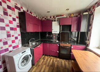 Сдаю 2-ком. квартиру, 48 м2, Туймазы, улица Салавата Юлаева, 65