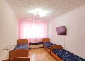 Сдаю двухкомнатную квартиру, 60 м2, Тобольск, 10-й микрорайон, 14