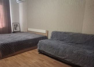 Сдается в аренду 1-ком. квартира, 35 м2, Крымск, улица Надежды, 5