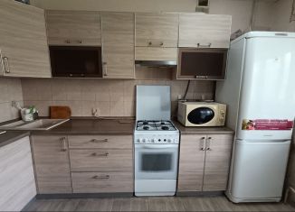 Сдаю 2-комнатную квартиру, 80 м2, Йошкар-Ола, улица Васильева, 6Б, микрорайон 9Б