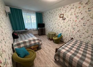 Сдам 1-комнатную квартиру, 32 м2, Феодосия, Советская улица, 16