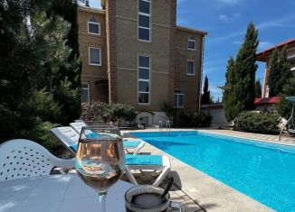 Аренда коттеджа, 500 м2, село Уютное, Прибрежный проезд, 32