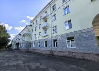 Продам 3-комнатную квартиру, 81 м2, Ярцево, улица Карла Маркса, 9