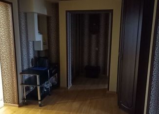 Сдам в аренду 3-ком. квартиру, 100 м2, Губкин, Севастопольская улица, 103