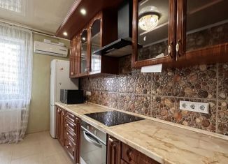 Сдается в аренду двухкомнатная квартира, 70 м2, Краснодар, проезд Репина, 5, микрорайон 9 километр