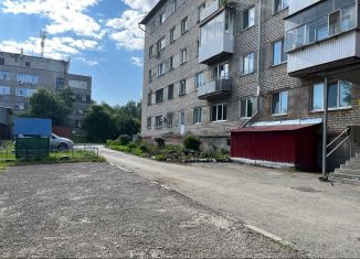 Продам 3-ком. квартиру, 50 м2, Серов, улица Февральской Революции, 10