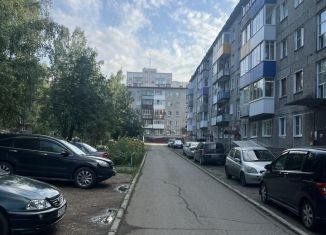 Продается 4-ком. квартира, 75 м2, Осинники, улица Революции, 27