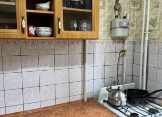 Сдается в аренду 2-ком. квартира, 48 м2, Керчь, улица Петра Дейкало, 6