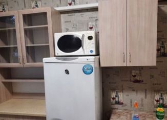 Сдаю в аренду 3-ком. квартиру, 80 м2, Колпино, улица Веры Слуцкой, 16