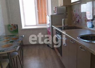 Сдача в аренду трехкомнатной квартиры, 60.8 м2, Тобольск, 4-й микрорайон, 35Б