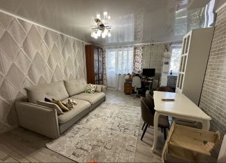 Продам 3-комнатную квартиру, 58 м2, Калуга, улица Дзержинского, 15