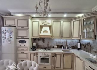 Трехкомнатная квартира на продажу, 91.8 м2, Евпатория, улица Дёмышева, 125