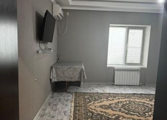 Продам 2-ком. квартиру, 74.4 м2, посёлок городского типа Яблоновский, Железнодорожная улица, 2