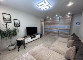 Продажа 3-ком. квартиры, 58 м2, Екатеринбург, Орджоникидзевский район, Парниковая улица, 1