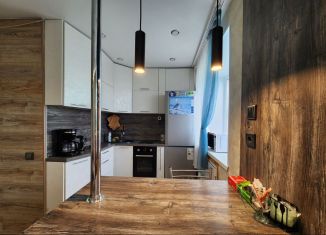Продается 3-ком. квартира, 55 м2, Мурманская область, улица Мира, 1