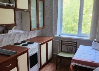 Сдаю 2-ком. квартиру, 48 м2, Ставрополь, улица Доваторцев, 69/2, микрорайон № 33