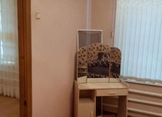 Сдается в аренду двухкомнатная квартира, 533 м2, Тихорецк, Майская улица, 4