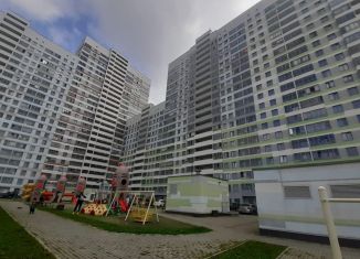 Продам 1-ком. квартиру, 38 м2, Екатеринбург, улица Евгения Савкова, 4, ЖК Перемена