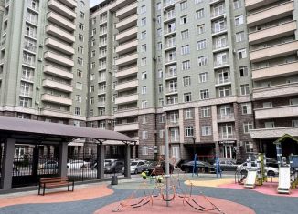 Продам 2-комнатную квартиру, 85 м2, Махачкала, улица Титова, 144к2, ЖК Родные Просторы